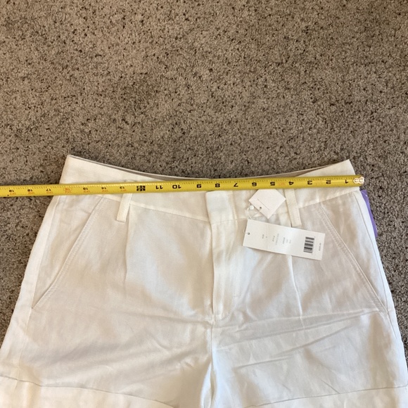 Vince NWT Front Pleat Shorts in Off-White Size 8 - Picture 8 of 8